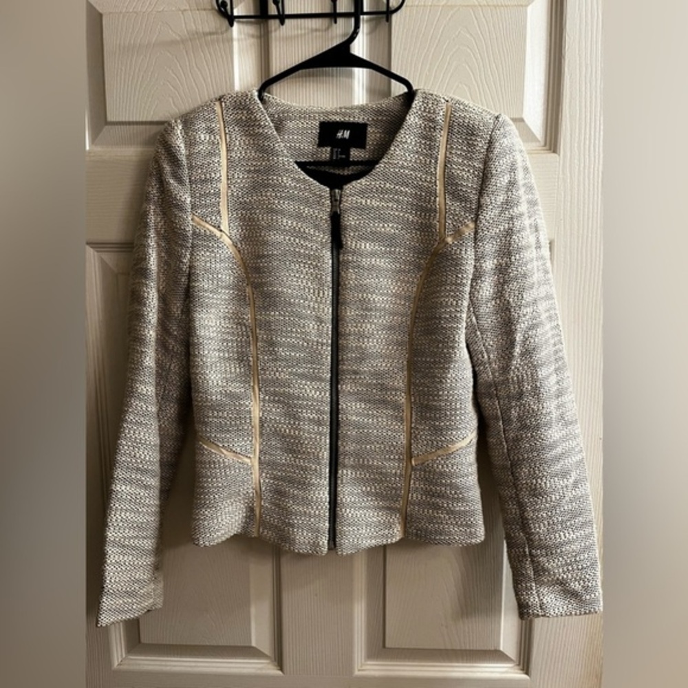 H&M~JACKET~CREAM & BLACK FITTED SEMI CROP~6